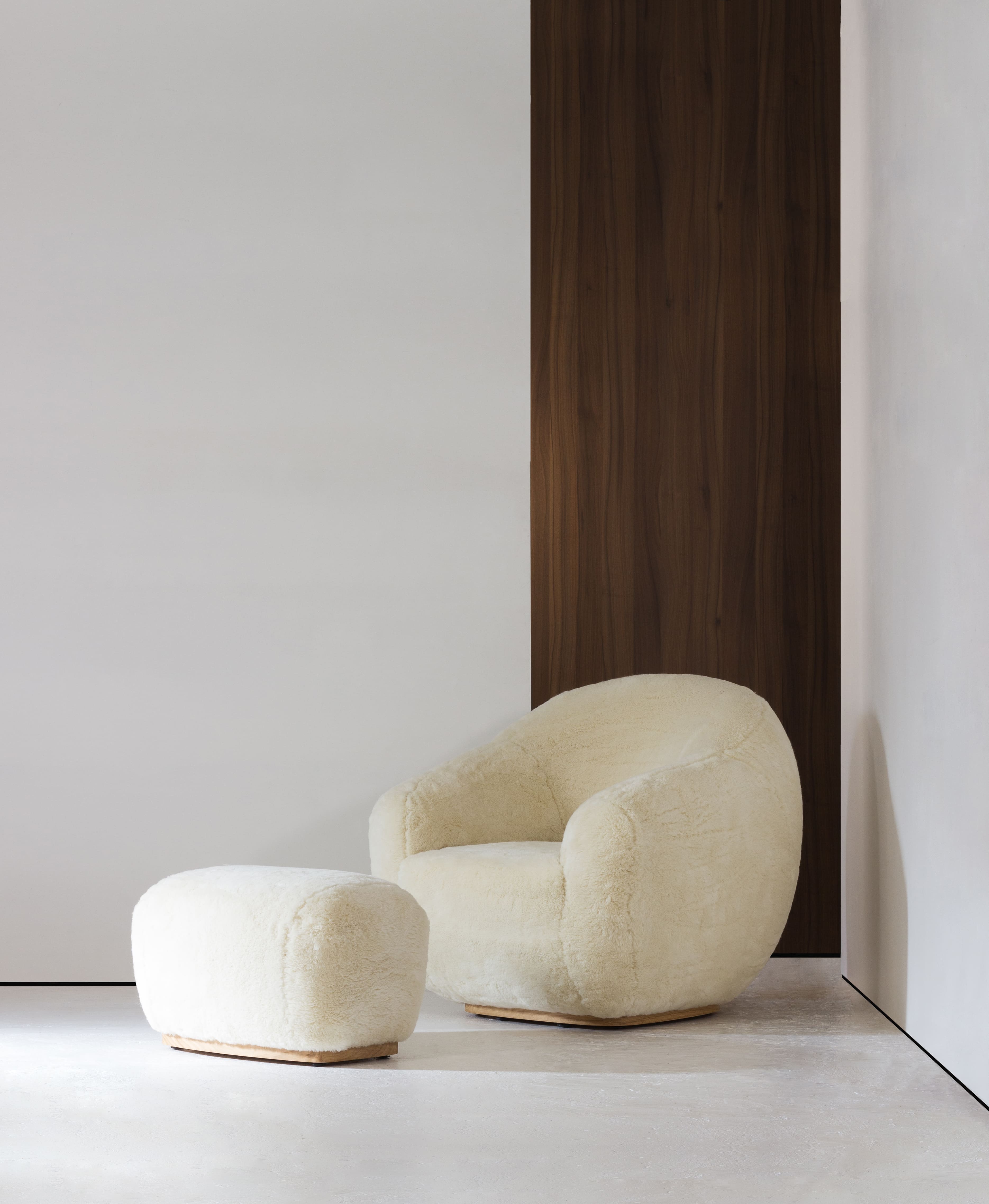 Armchair NIEMEYER II FUR ARMCHAIR INSIDHERLAND