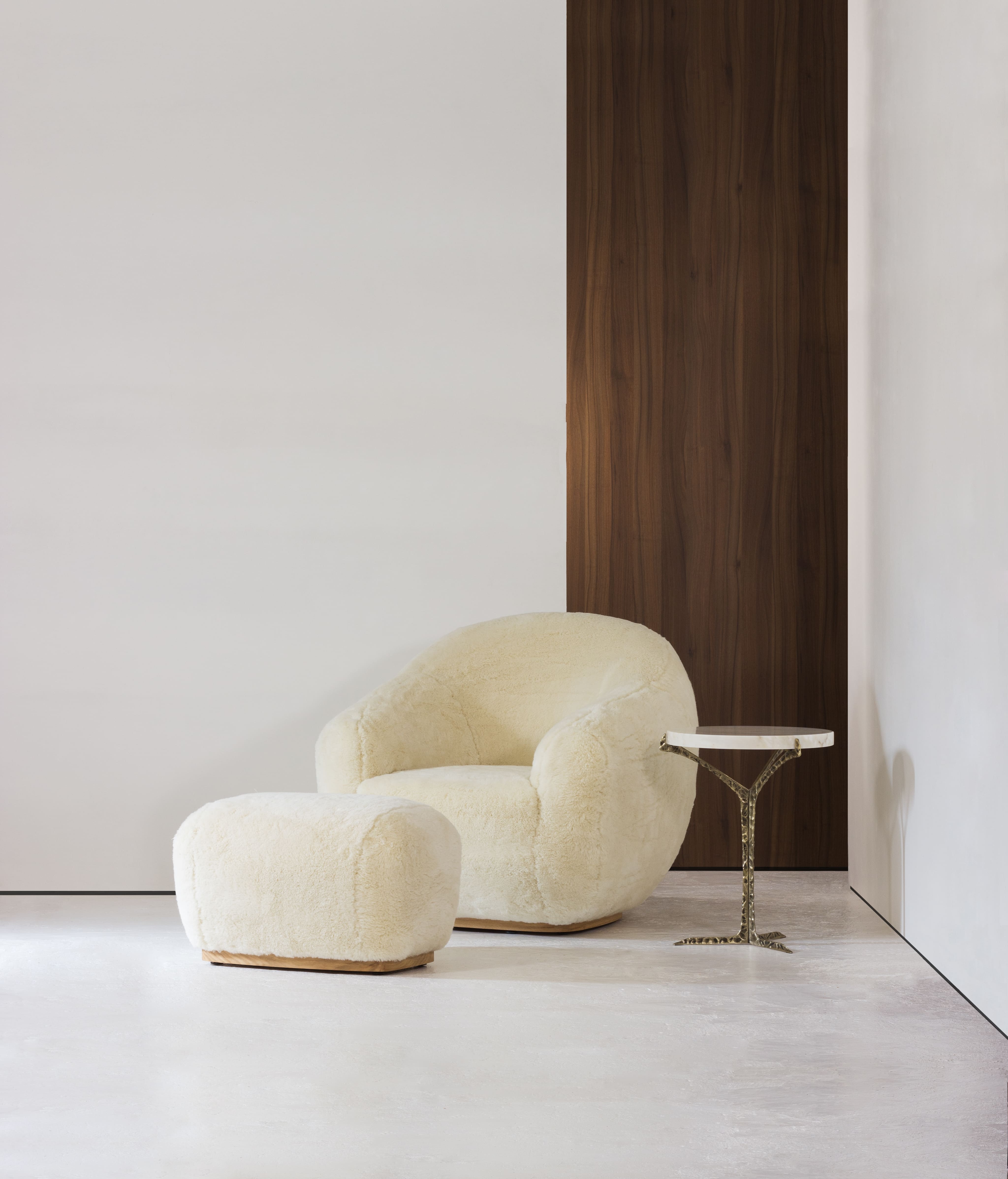 Armchair NIEMEYER II FUR ARMCHAIR INSIDHERLAND