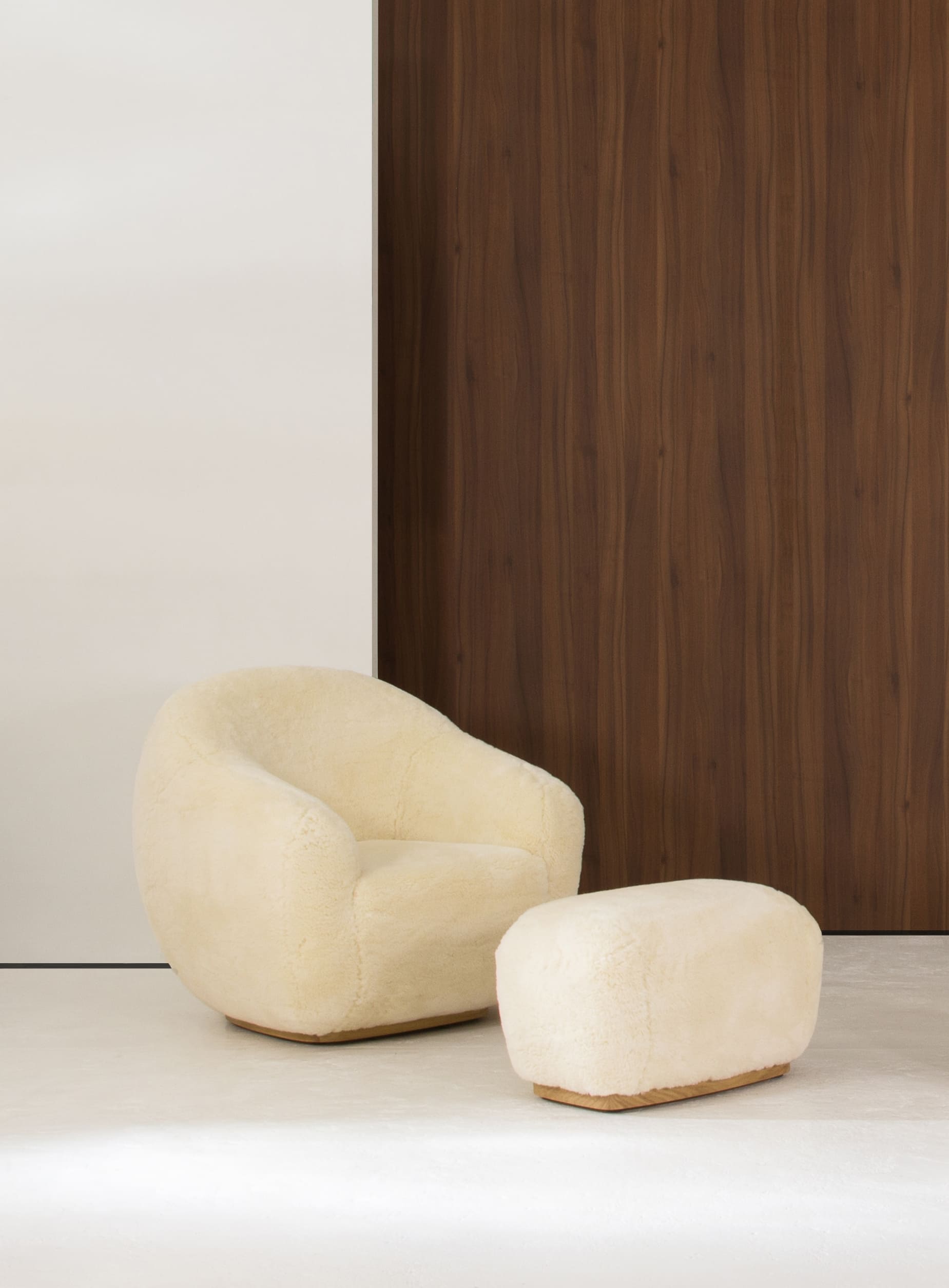 Armchair NIEMEYER II FUR ARMCHAIR INSIDHERLAND