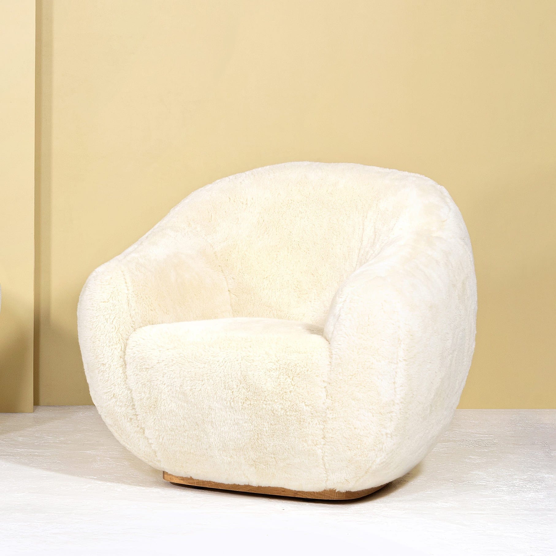 Armchair NIEMEYER II FUR ARMCHAIR INSIDHERLAND