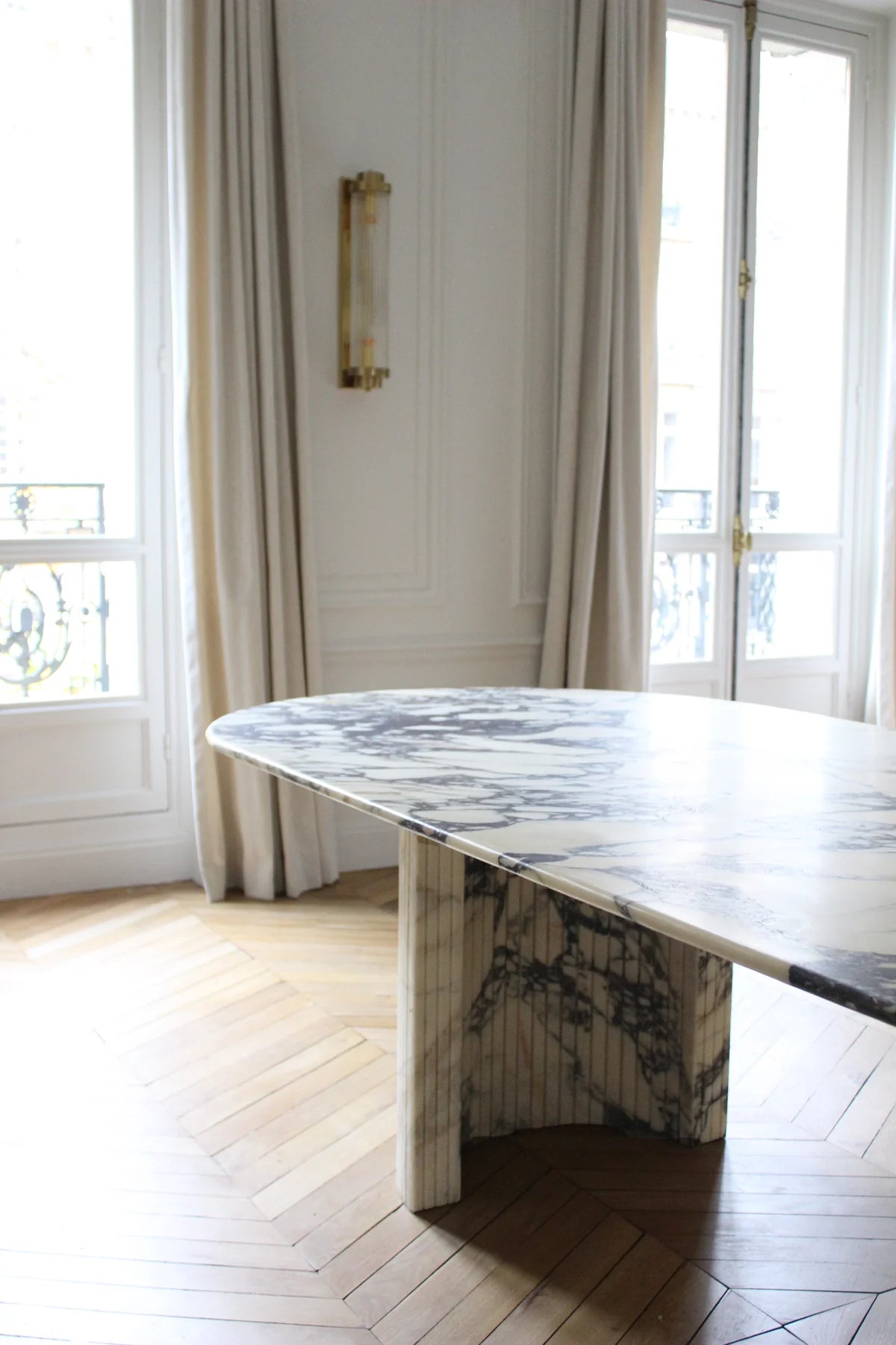 LUNA CALACATTA VIOLA DINING TABLE