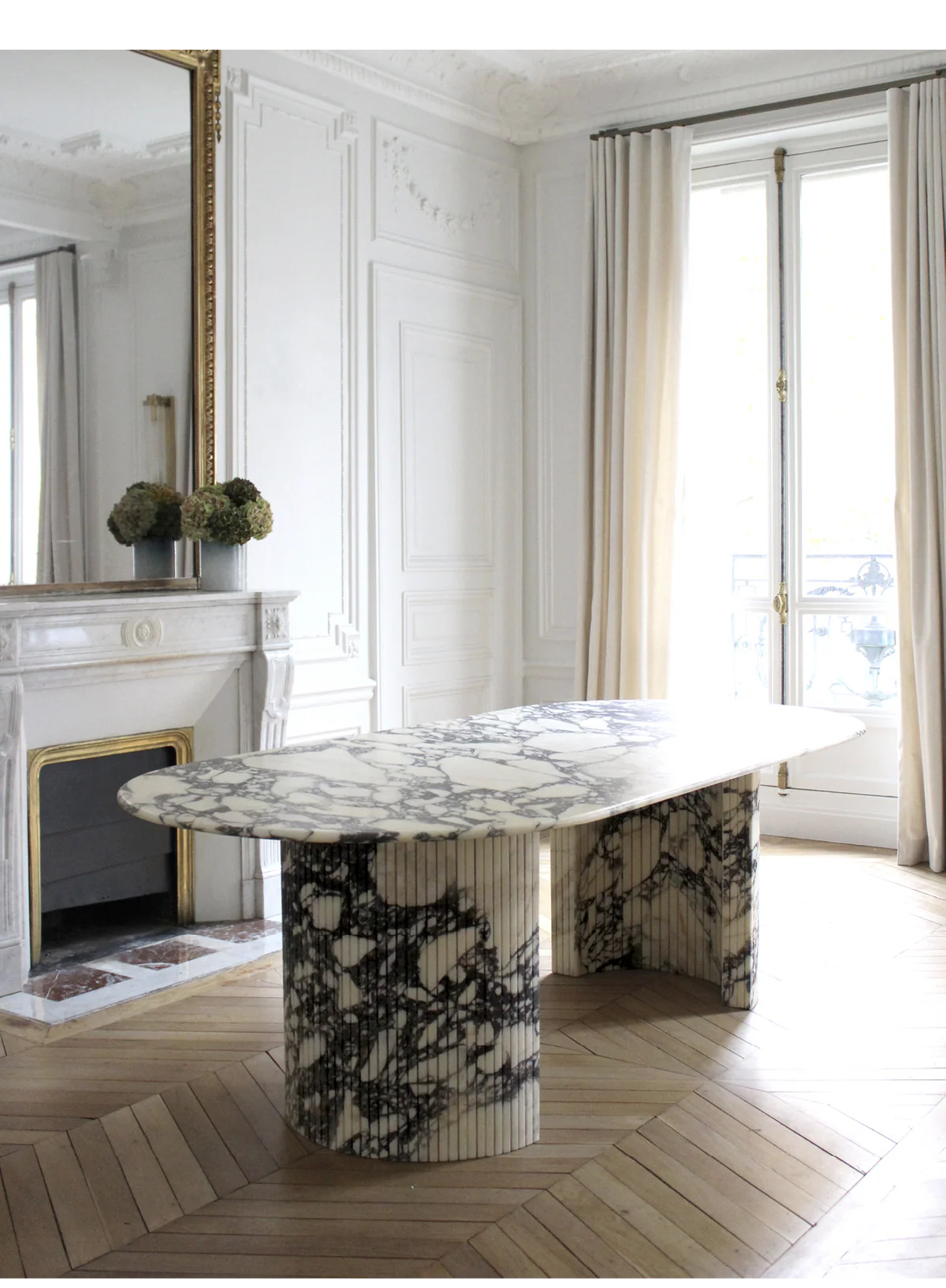 LUNA CALACATTA VIOLA DINING TABLE