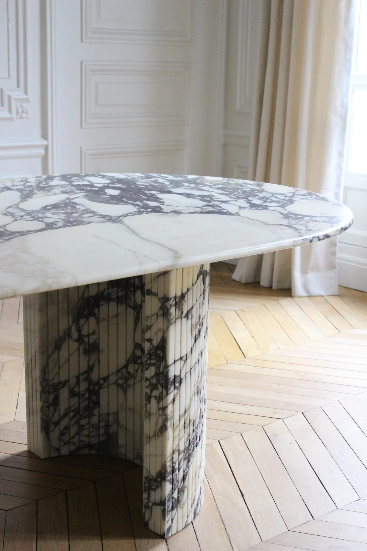 LUNA CALACATTA VIOLA DINING TABLE