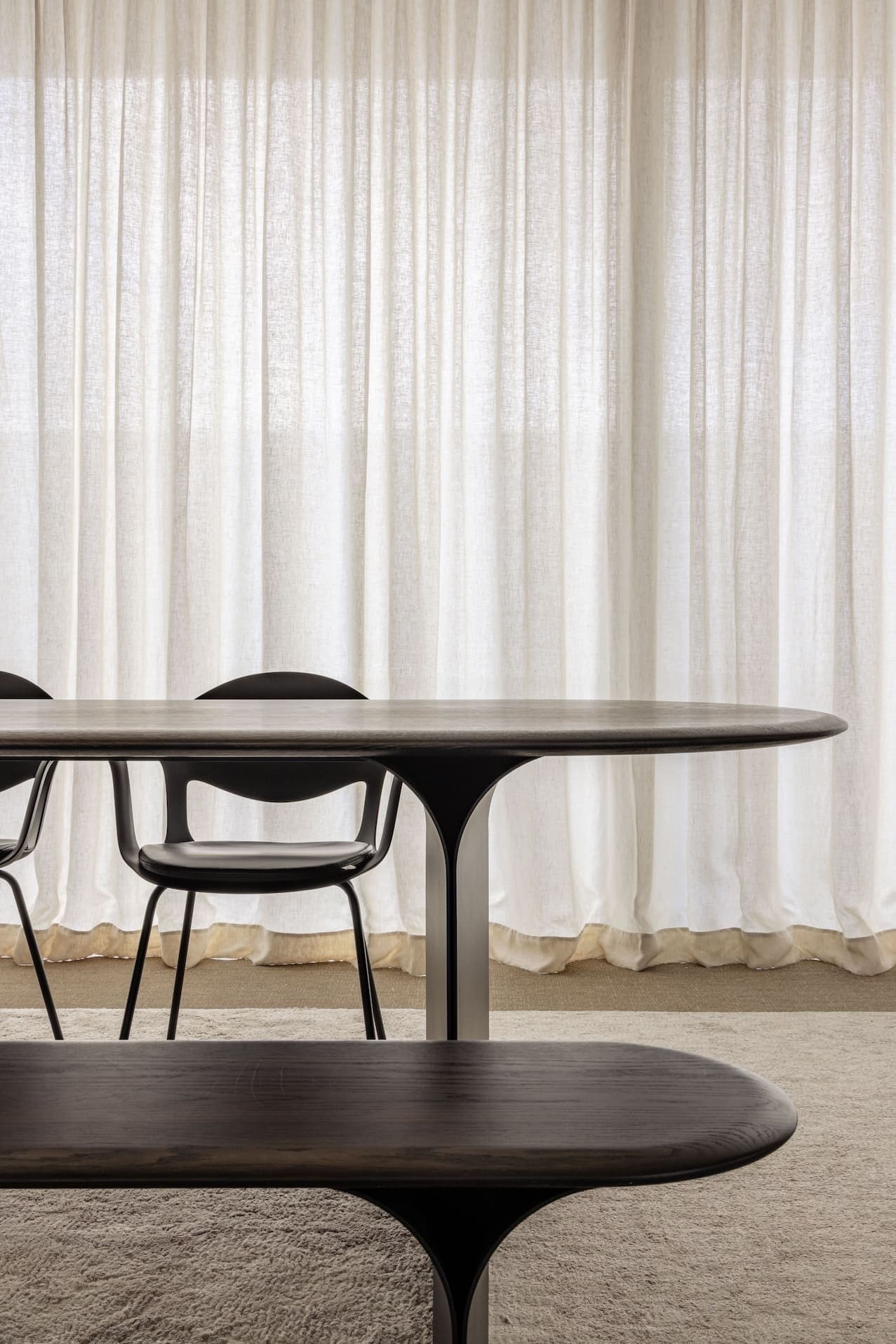 JOLI ARCS OVAL DINING TABLE Dining Table