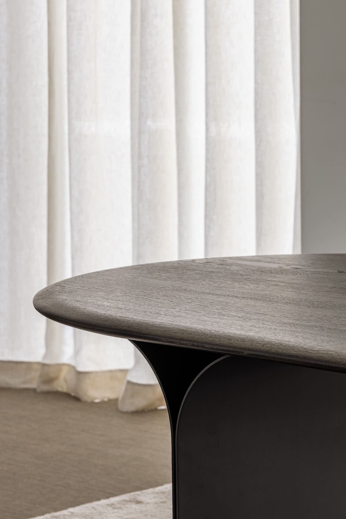 JOLI ARCS OVAL DINING TABLE Dining Table
