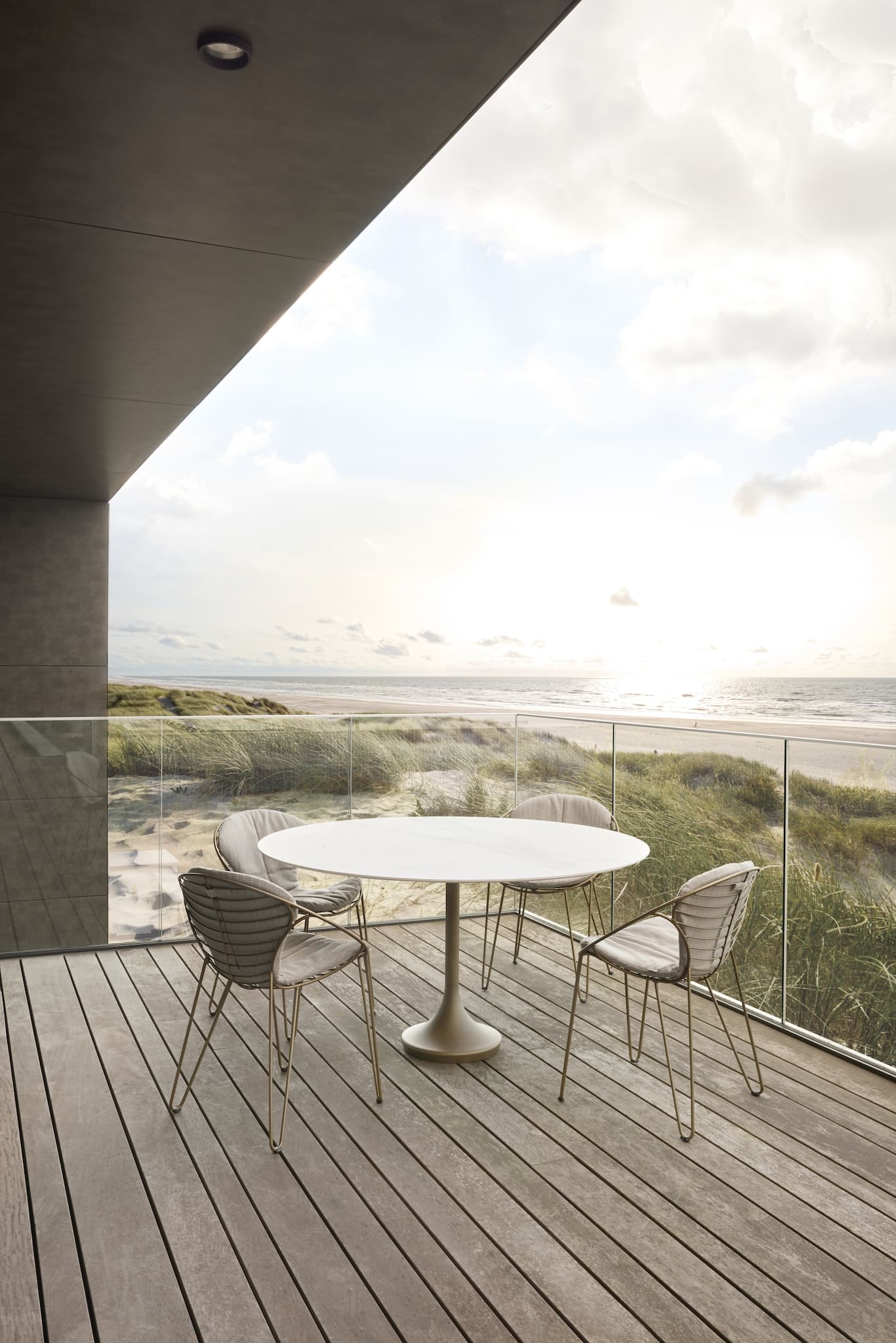 JOLI WIRE DINING CHAIR Outdoor Dining Chair