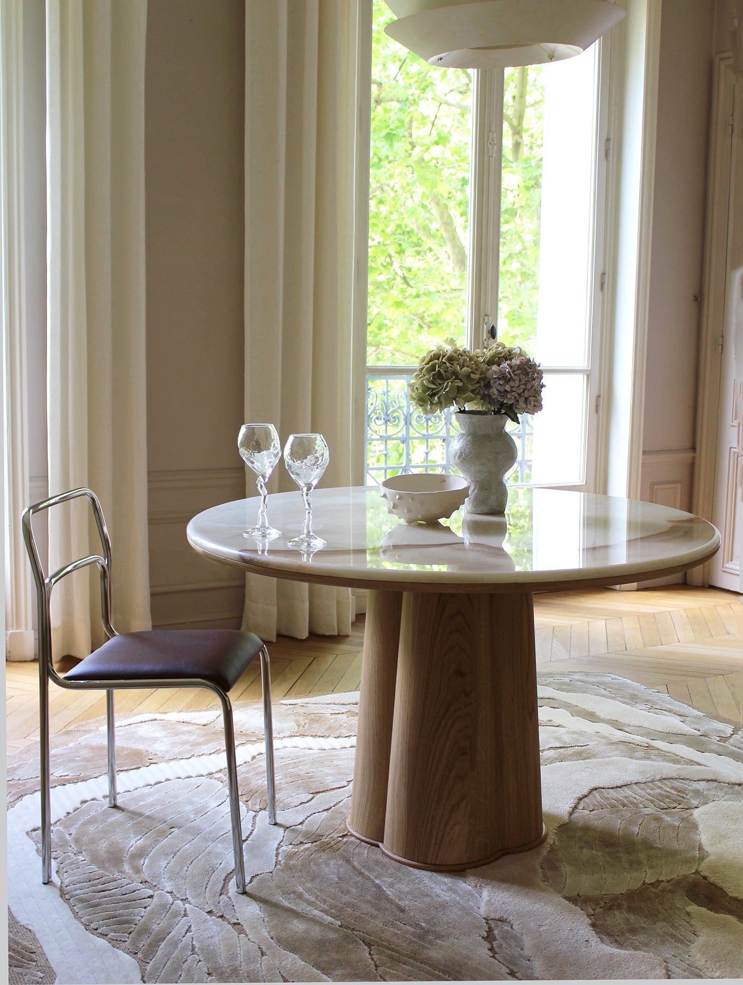 https://cdn.shopify.com/s/files/1/0971/2346/7599/files/marbera-Poli-dining-table-onyx-wood.jpg?v=1768306037
