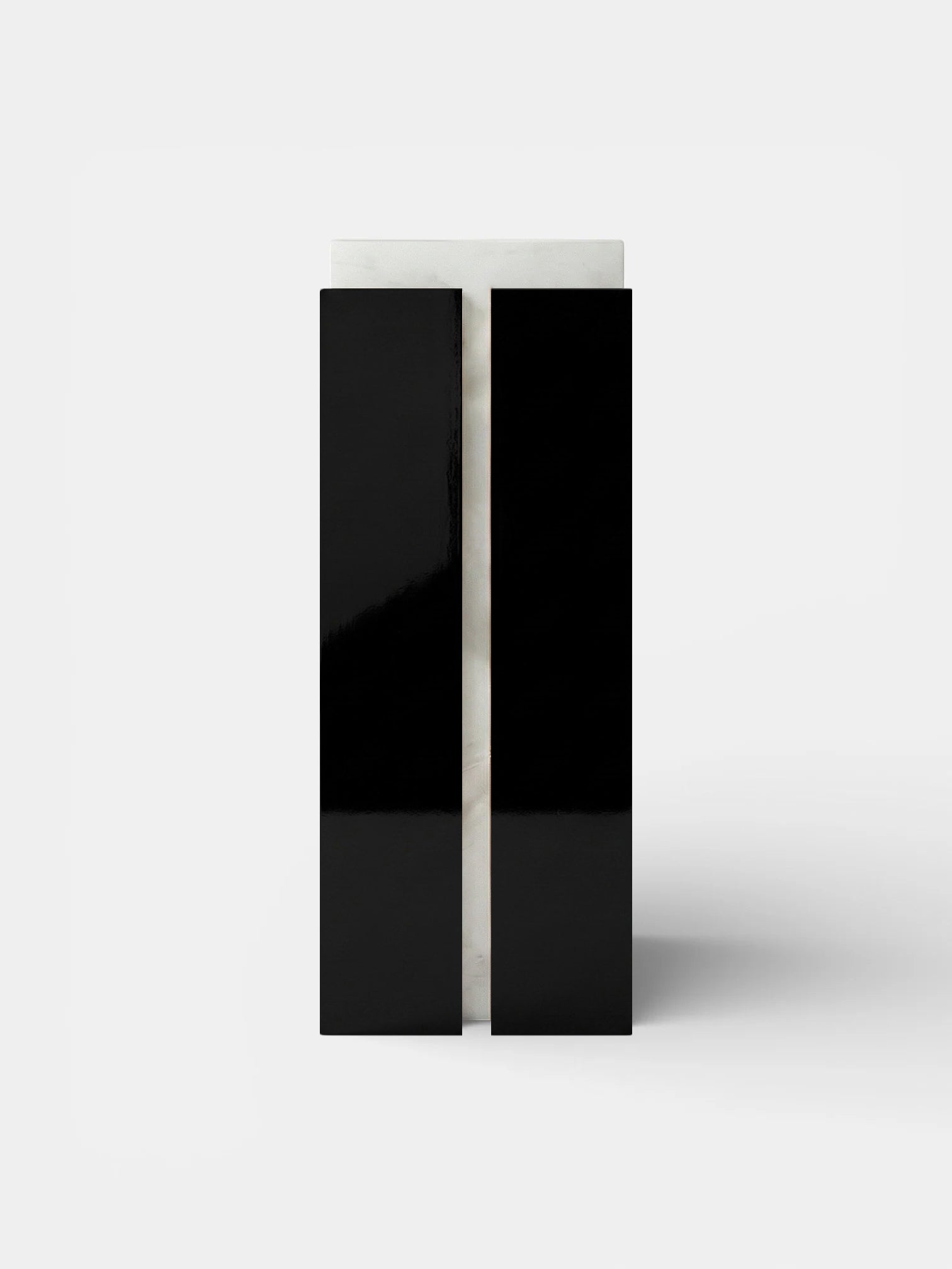 Marbera Studio Marbera Studio Como Plinth Black Glossy Wood and White Onyx 35.4in