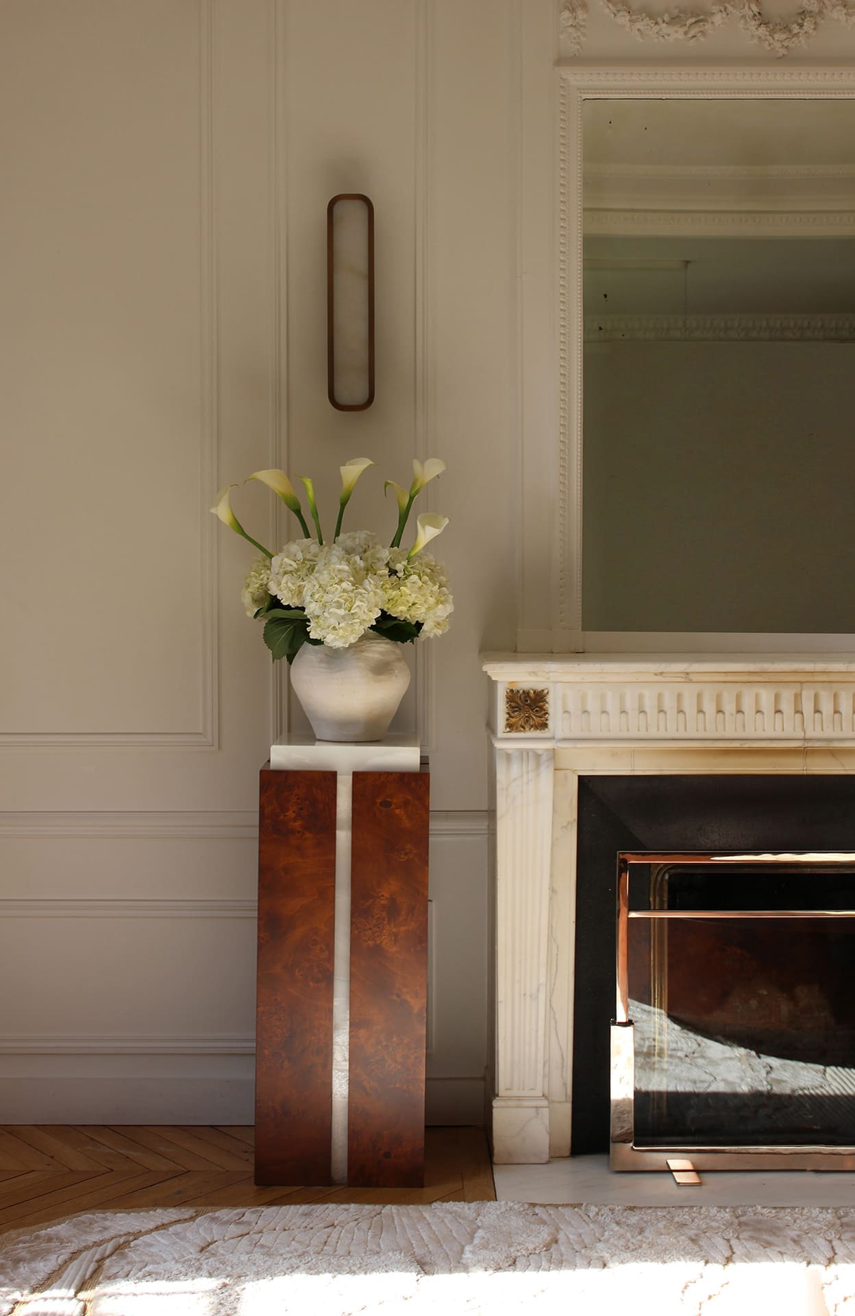 PLINTH COMO PLINTH WHITE ONYX & BROWN WOOD MARBERA