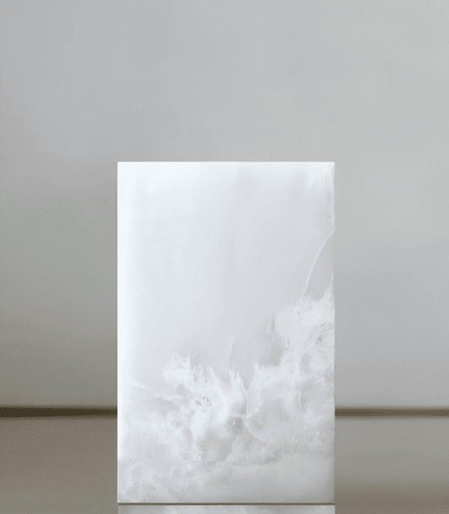 PLINTH WHITE ONYX PLINTH MARBERA