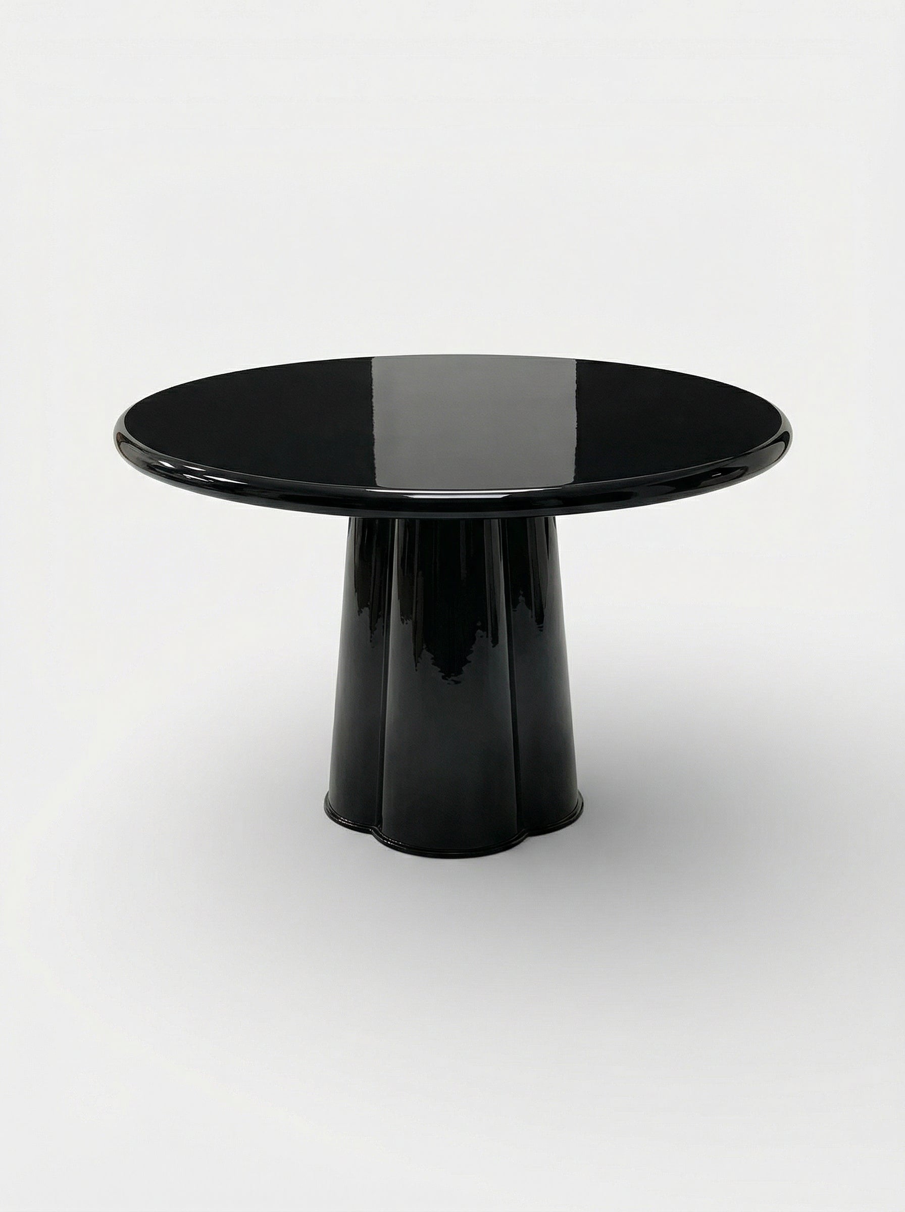https://cdn.shopify.com/s/files/1/0971/2346/7599/files/poli_black_laquered.jpg?v=1770309716