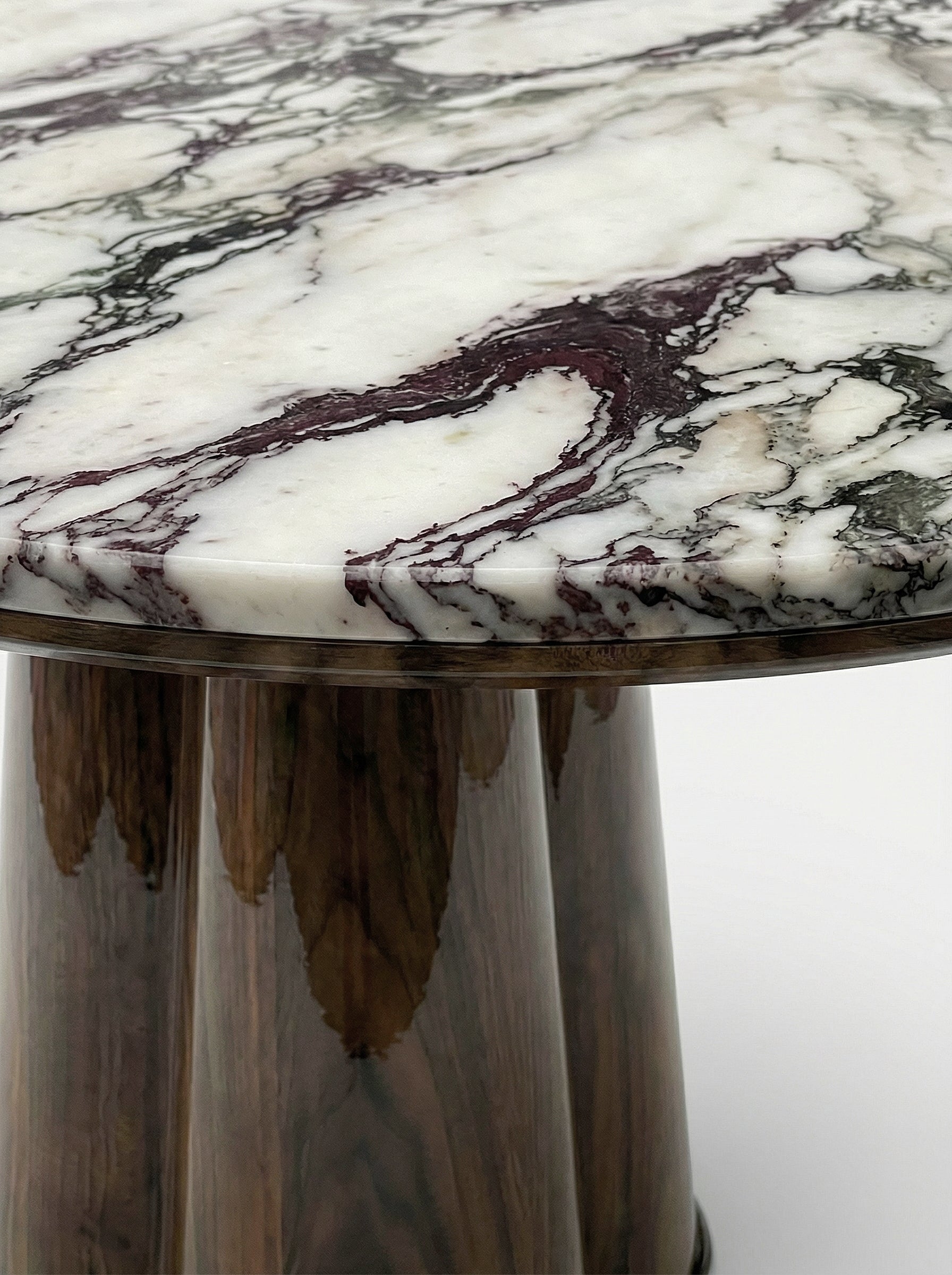 https://cdn.shopify.com/s/files/1/0971/2346/7599/files/poli_glossy_wood_and_calacatta_viola_ebd892fb-1728-4ef7-9ab8-572c4d1691e8.jpg?v=1772611785