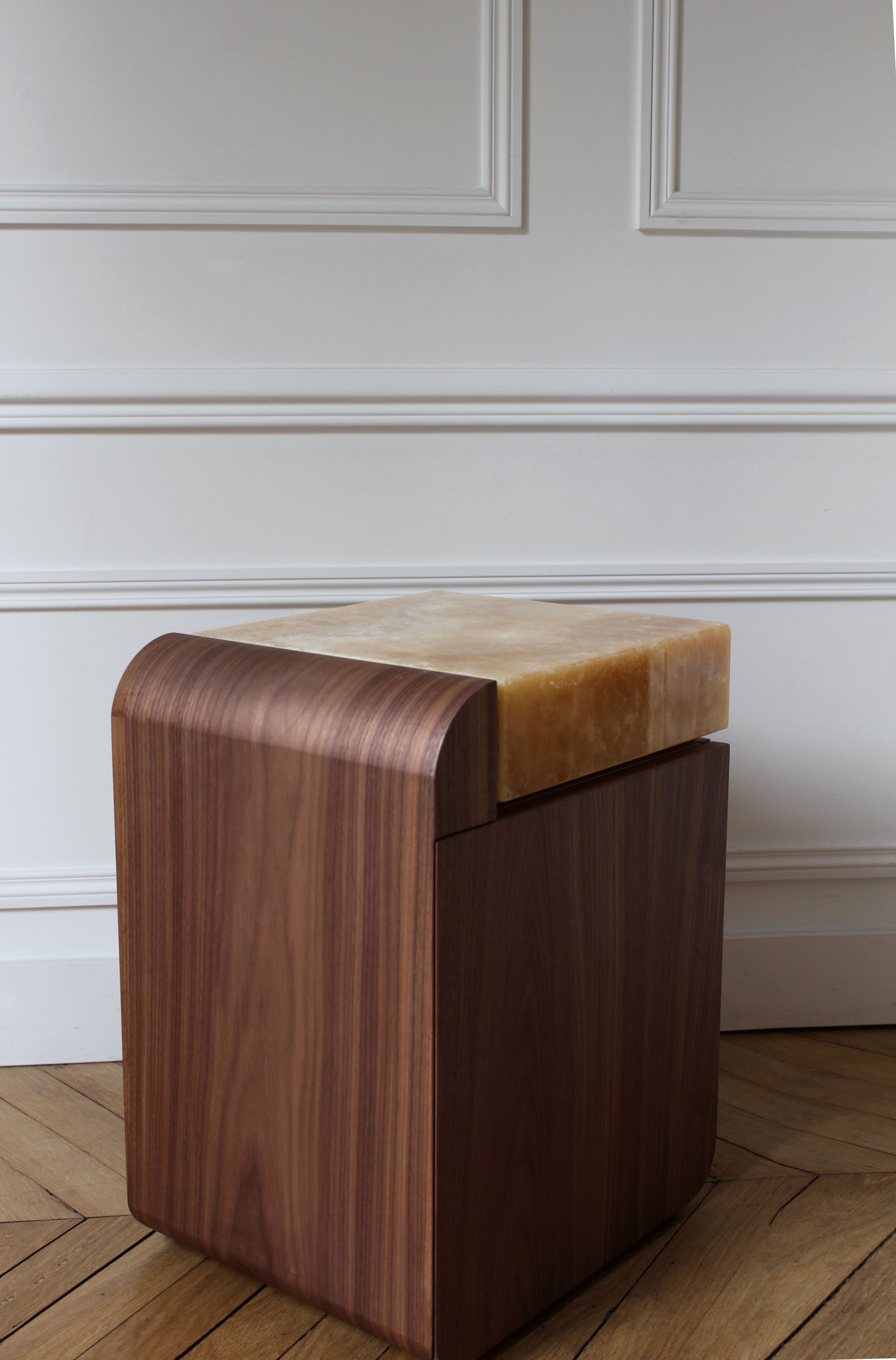 Side Table AMO WALNUT & IVORY ONYX STORAGE TABLE MARBERA