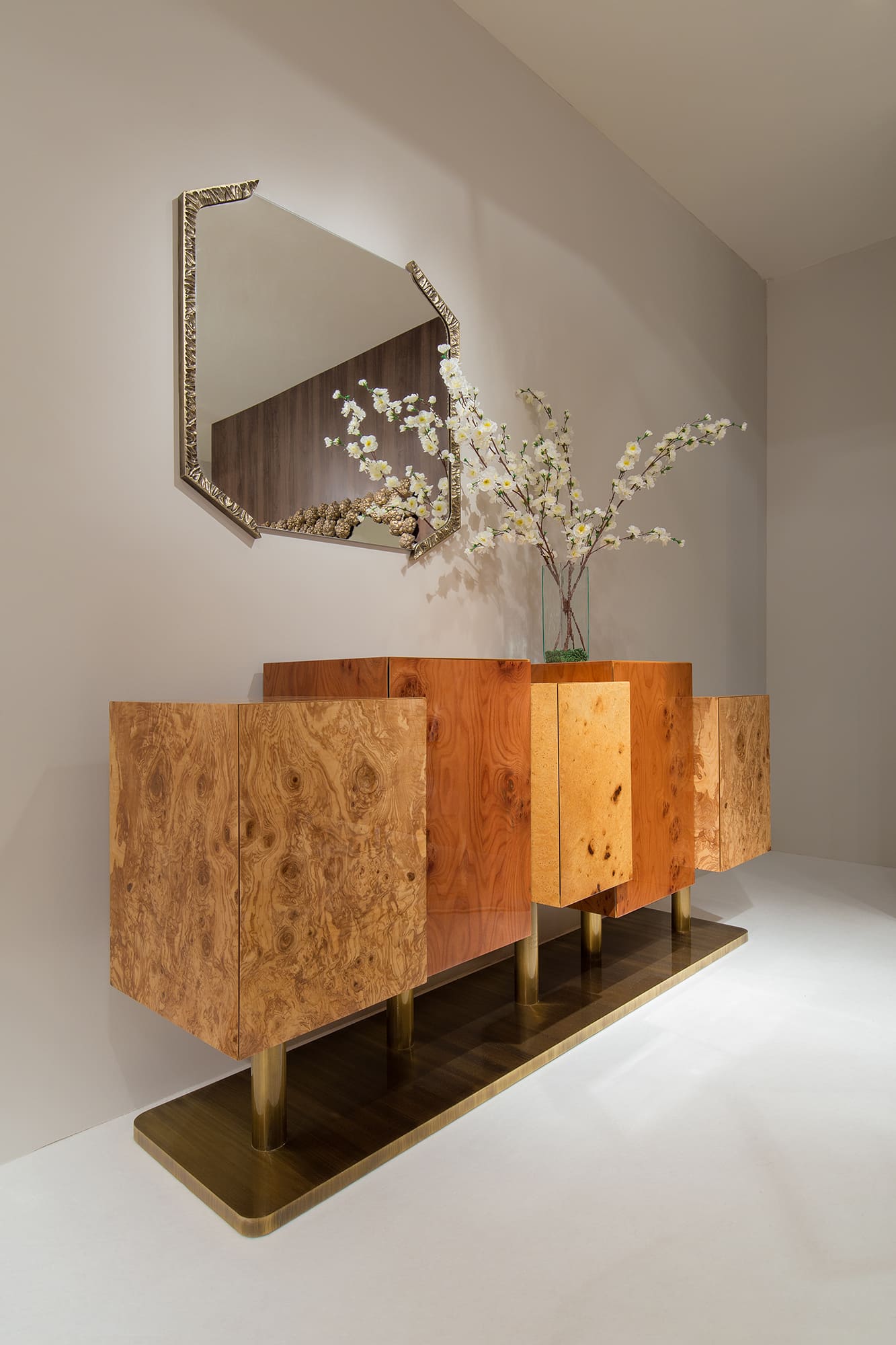 Sideboard THE SPECIAL TREE SIDEBOARD | EXOTIC VENEERS INSIDHERLAND