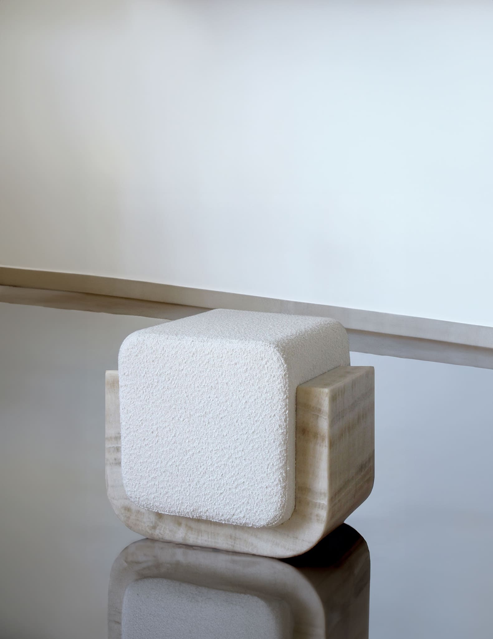 Stool IVORY ONYX OGGI STOOL MARBERA