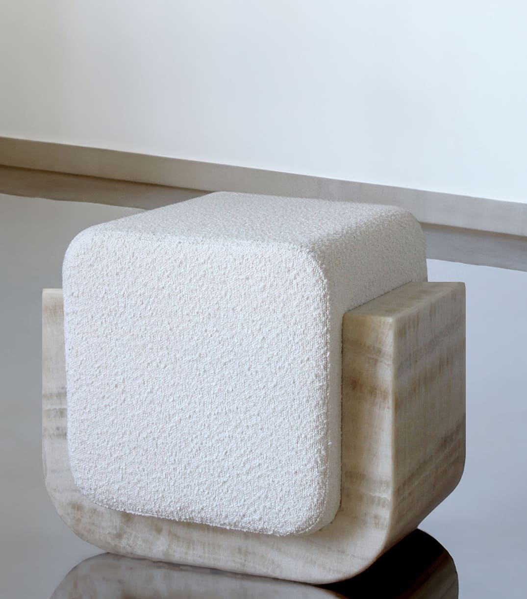 Stool IVORY ONYX OGGI STOOL MARBERA